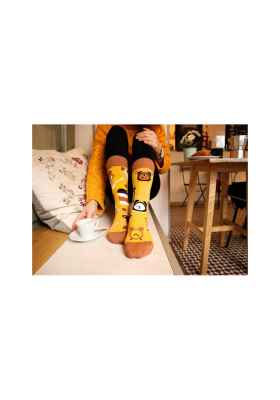 DEDOLES Coffee Time, Sárga Mintás Magasszárú Zokni